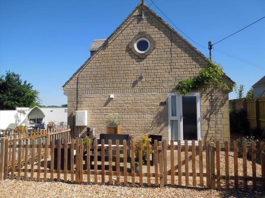 Beautiful 2 Bedroom Guest House With Private Pool In Lacock, Wiltshire Dış mekan fotoğraf